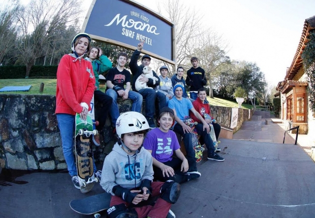tarde-de-skate-en-el-surf-camp.jpg