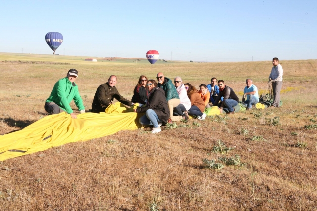 Ayudando a guardar el globo