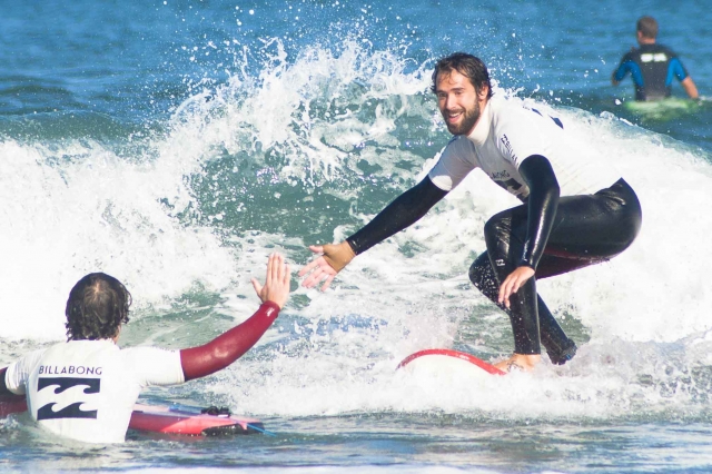  Avec les meilleurs moniteurs de surf 