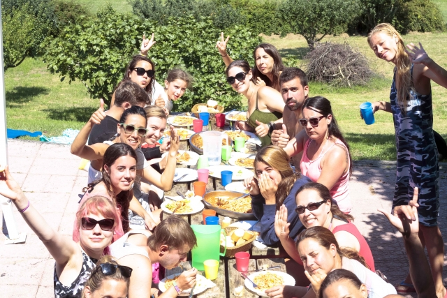  Prendre une collation au camp 