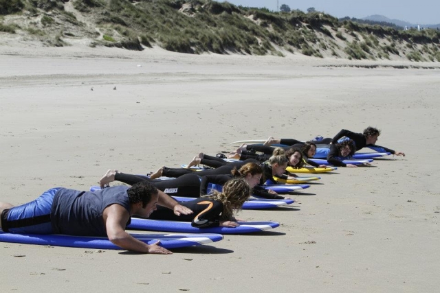 Aprende las posturas de surf