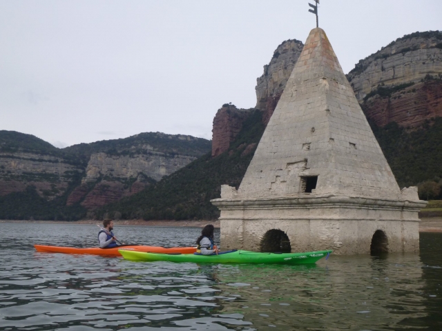  乘坐皮划艇在秀水库 