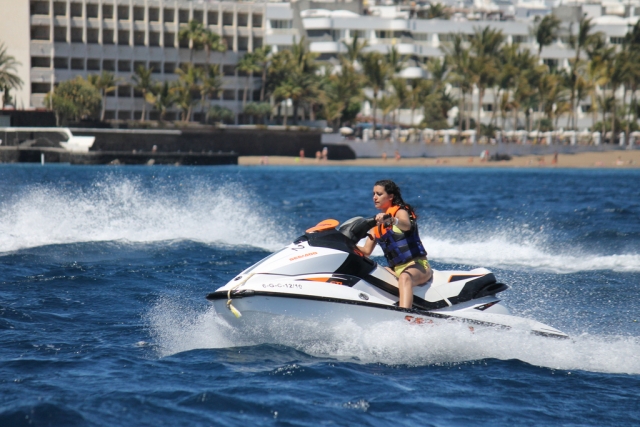  Andare in moto d'acqua 