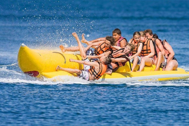  Cadere dal banana boat 