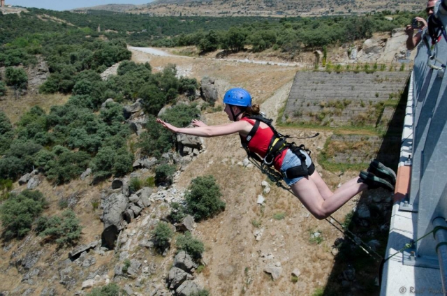  Bungee-Jumping aus 45 Metern Höhe 