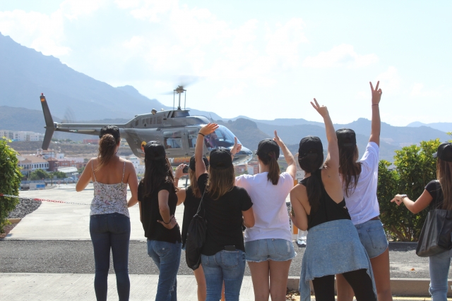 Despidiendo al helicóptero
