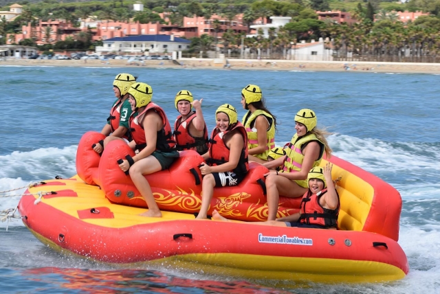  Aquatic fun