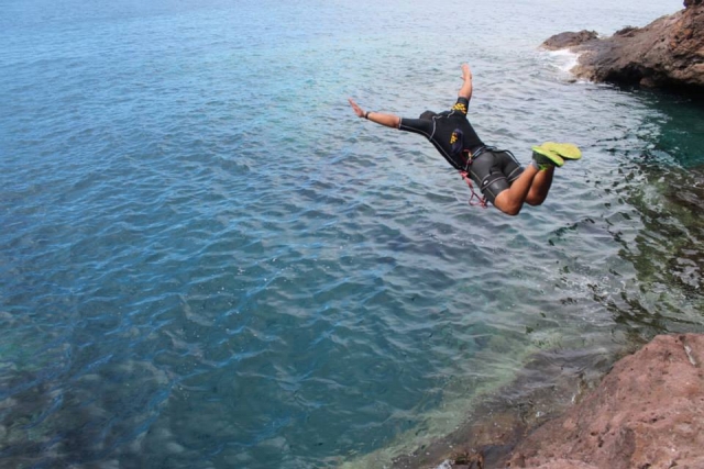  Se jeter à l'eau en coasteering Gran Canaria 