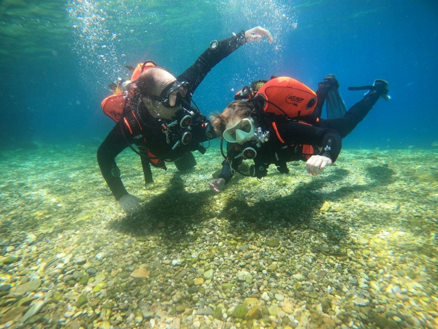  Exploring the seabed 