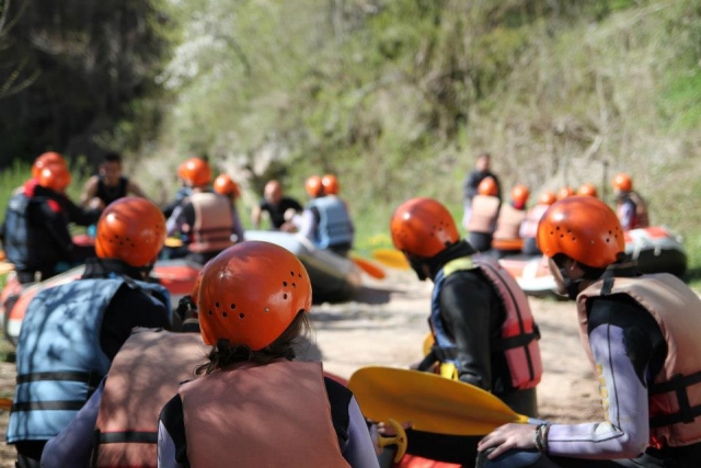  Preparati per il rafting a Noguera