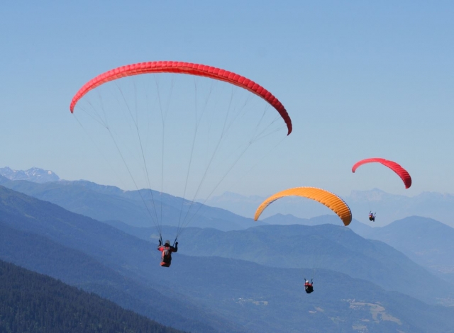  Simultaneous paragliders
