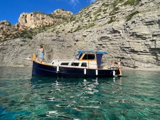 Paseo en barco privado Bahía de San Antonio 8h
