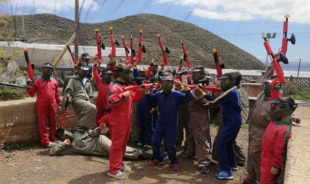 Juega su partida de gotcha en Guimar