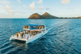 Party boat en pontoon desde Puerto Deportivo, 2h