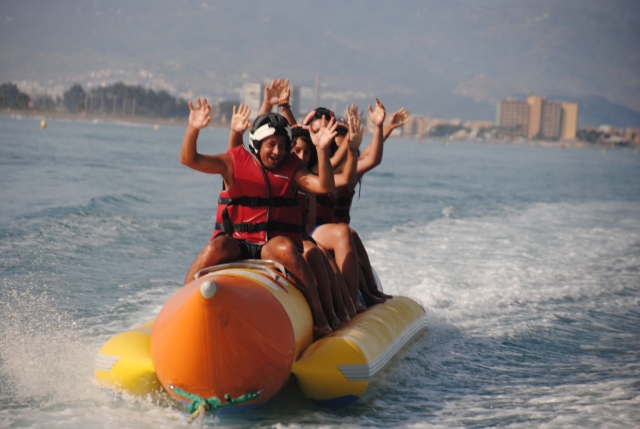 Sesión de banana boat en Torremolinos