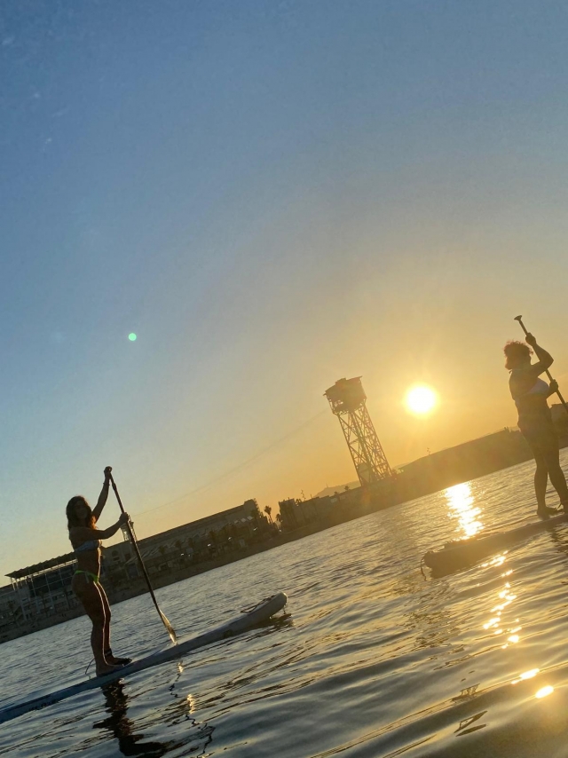  Sulla tavola SUP a Barceloneta