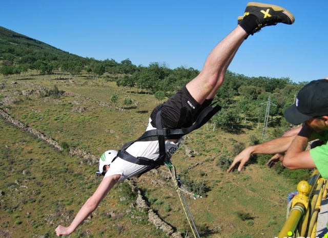  Saut à l'élastique passionnant sauter