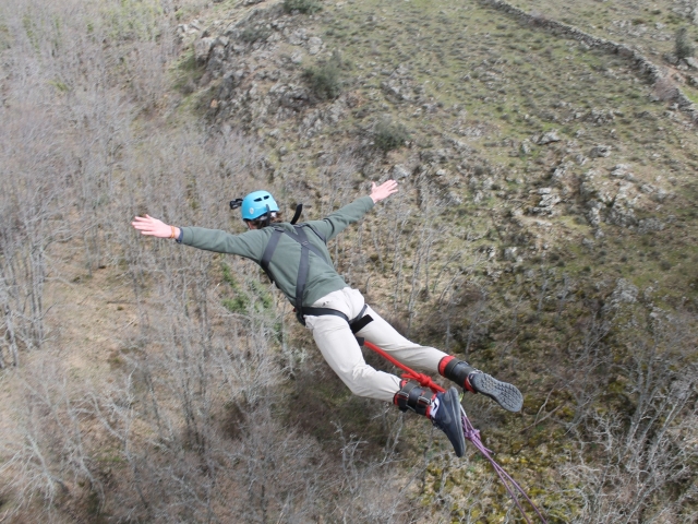  Sauter de 30 mètres de haut 