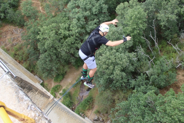  Sauter dans le vide depuis le pont 