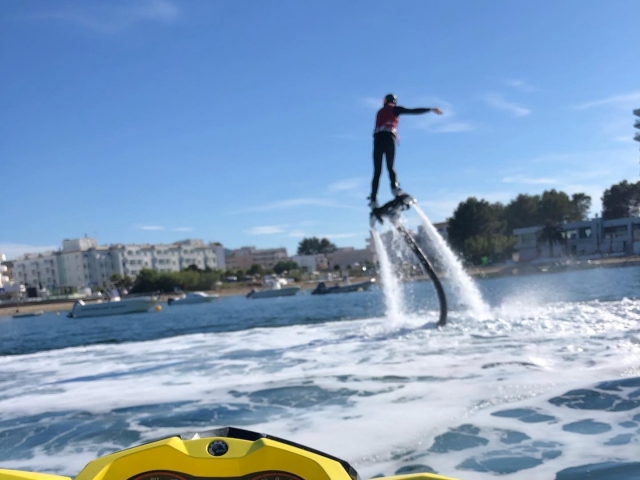 Experiencia de flyboard en Ibiza