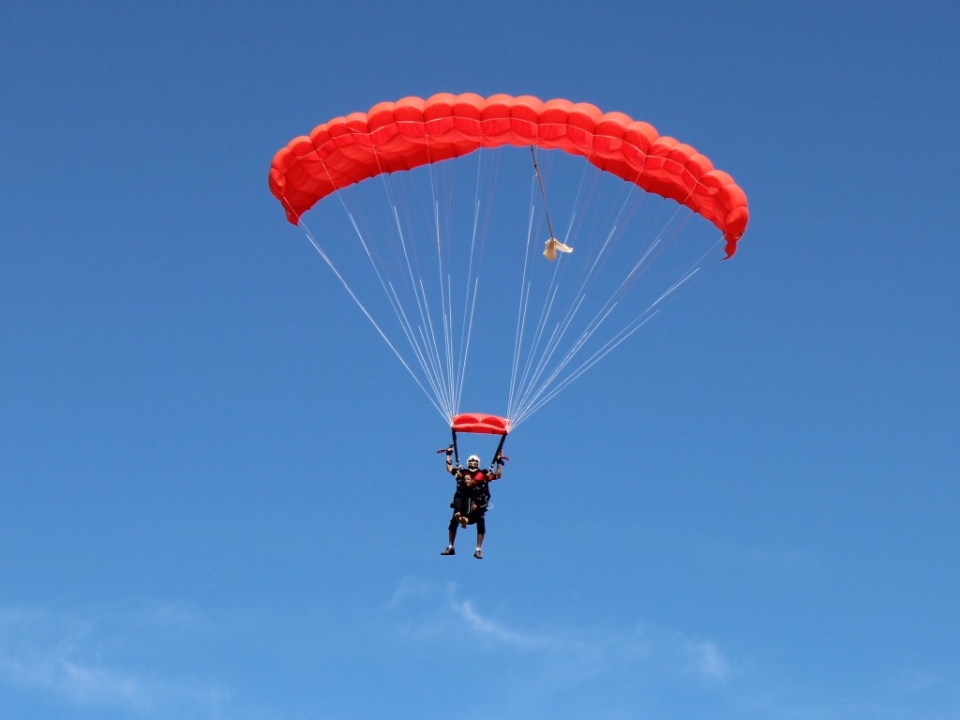 Abriendo el paracaídas