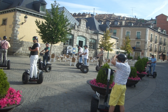 Grupo en segway en Segovia
