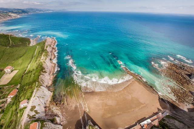  Vue depuis un hélicoptère sur la Côte Basque 