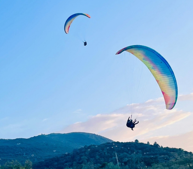  Über die Montellano-Bergkette fliegen