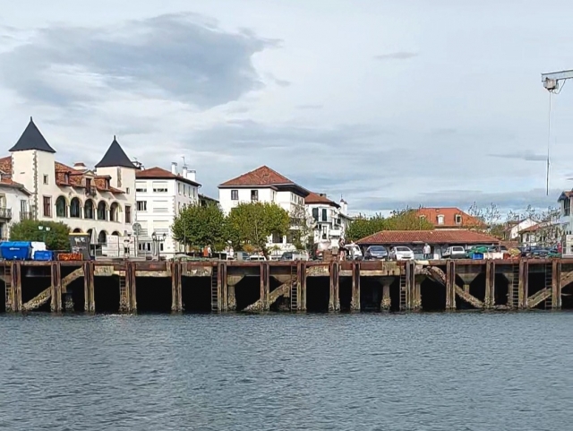  Vue depuis le navire du Port San Juan Luz 