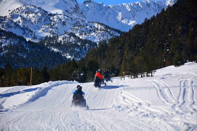 通过 Grau Roig 的雪地摩托路线 