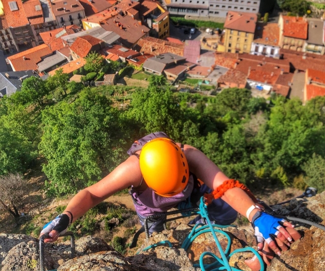 Grapas en la vía ferrata