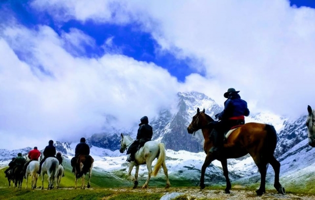  Oyambre Natural Park on horseback 