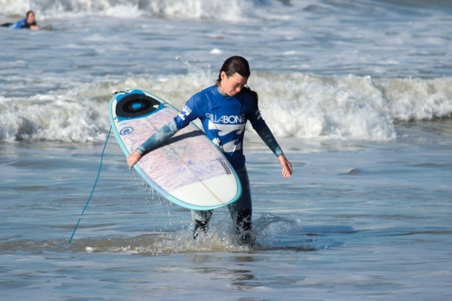 En plena sesion de surf