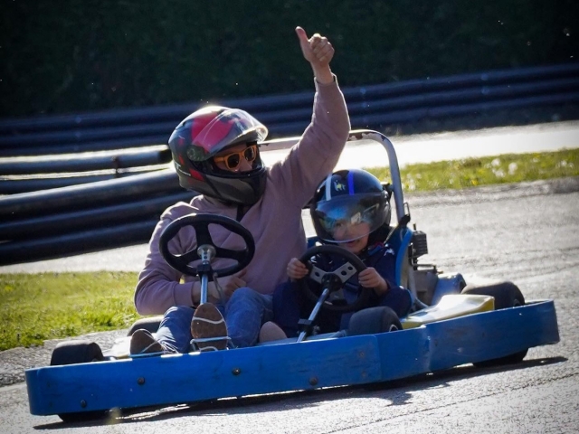  Father with his son during the round 