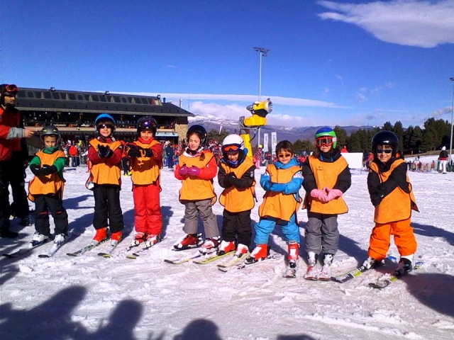  the little ones with skis 