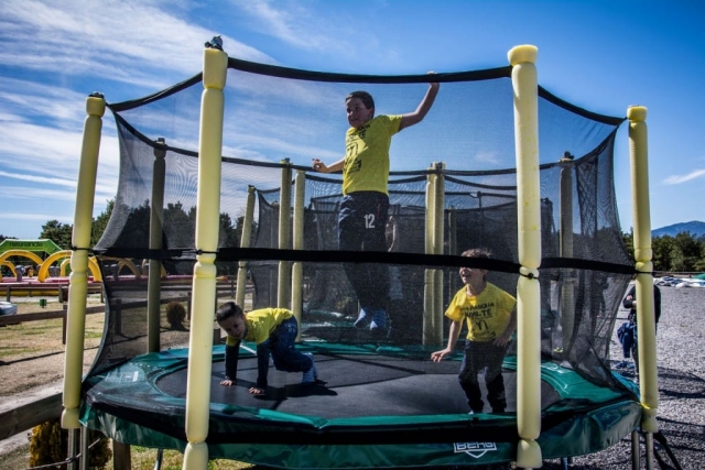  Trampoline beds 