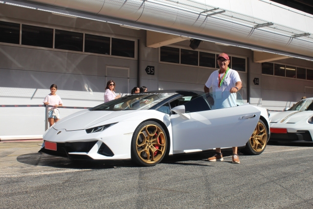  Supercar sur le circuit de Montmeló 