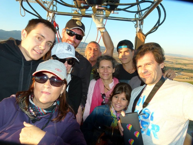  Family balloon flight 