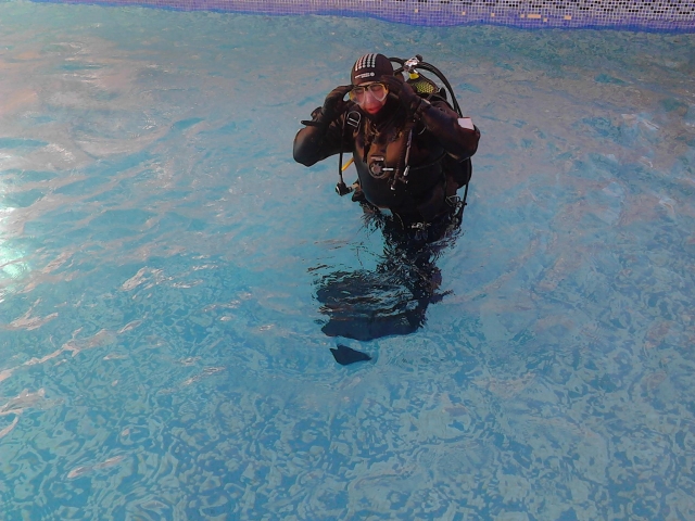  Subacqueo in piscina 