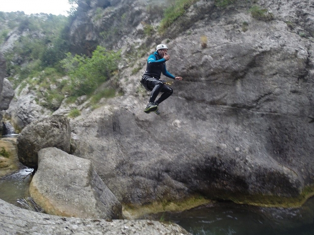  Spectacular jump in the Boixols ravine 