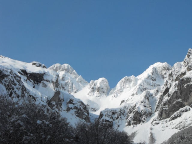 Raquetas de nieve en Somport