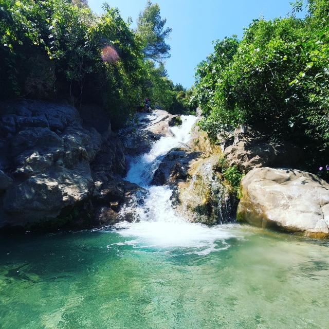 清澈见底的海水 