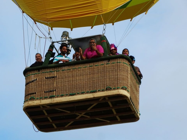  Passengers on board of the globe