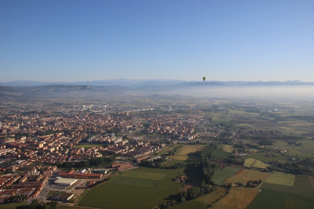  Volare in mongolfiera sopra la città di Vic 