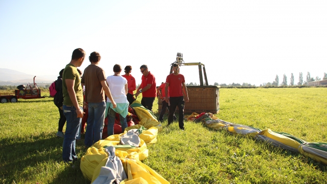 Preparativos del vuelo en globo 