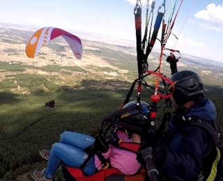 Vuelo parapente en pareja Sierra Guadarrama 20min