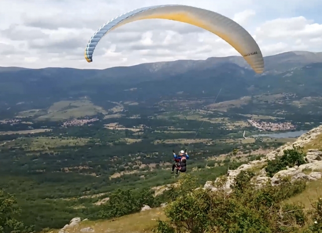 Parapente biplaza en el Valle del Lozoya