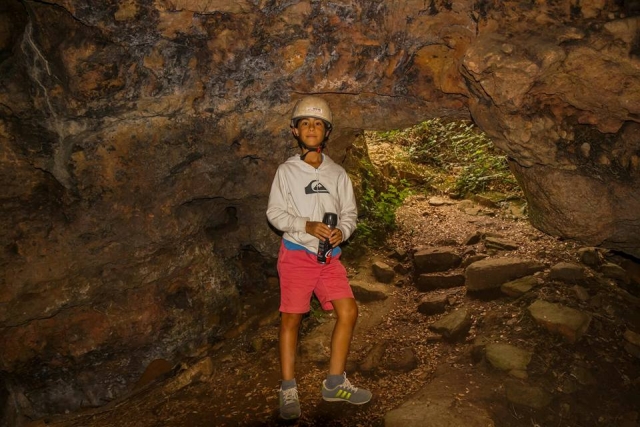  Vor der Höhle 