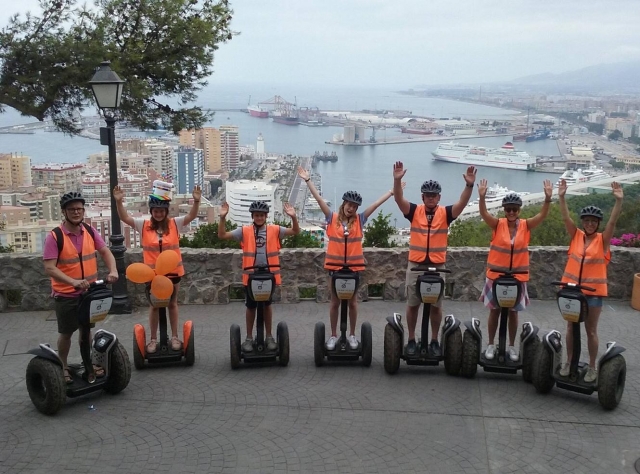 Groupe de segways alignés 