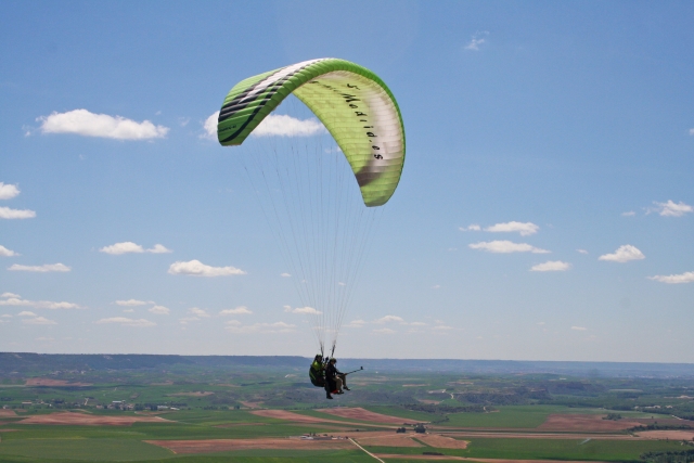  Paragliding flight 